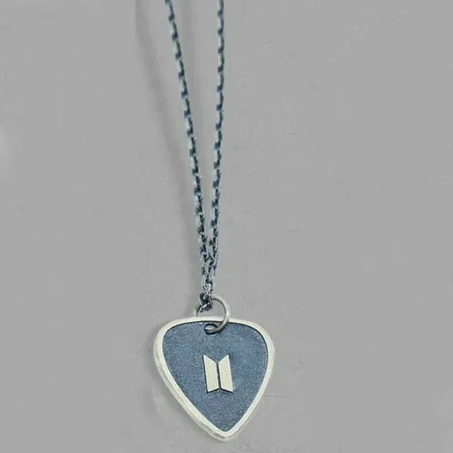 🎁 Suga Guitar Pick Necklace - BTS ARMY (100% off)