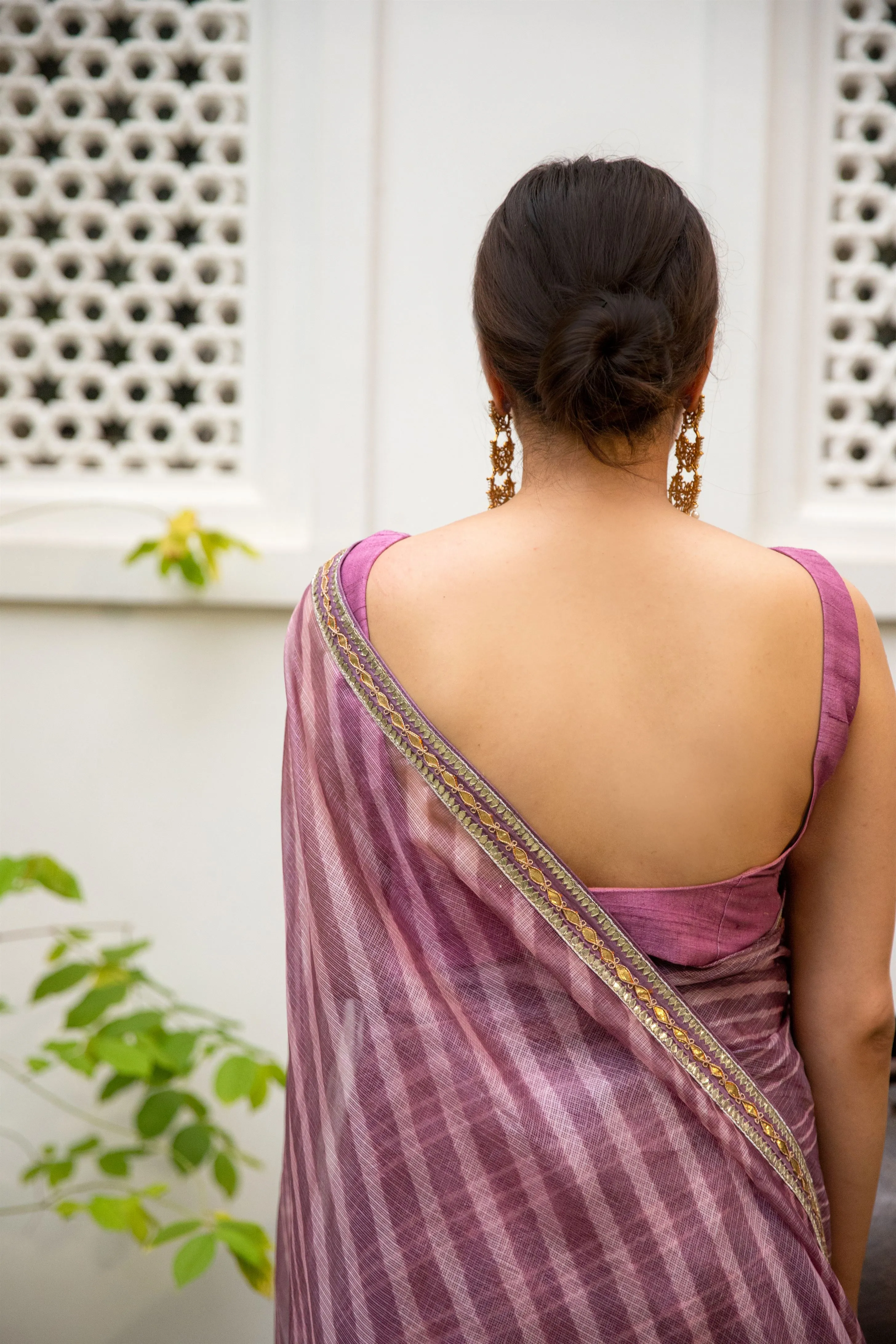 Aarti Sethia Studio    I   Lilac Hand Embroidered Lahariya Saree Set
