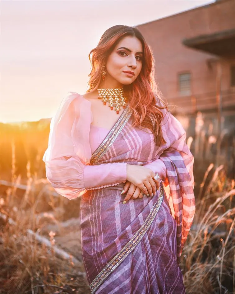Aarti Sethia Studio    I   Lilac Hand Embroidered Lahariya Saree Set