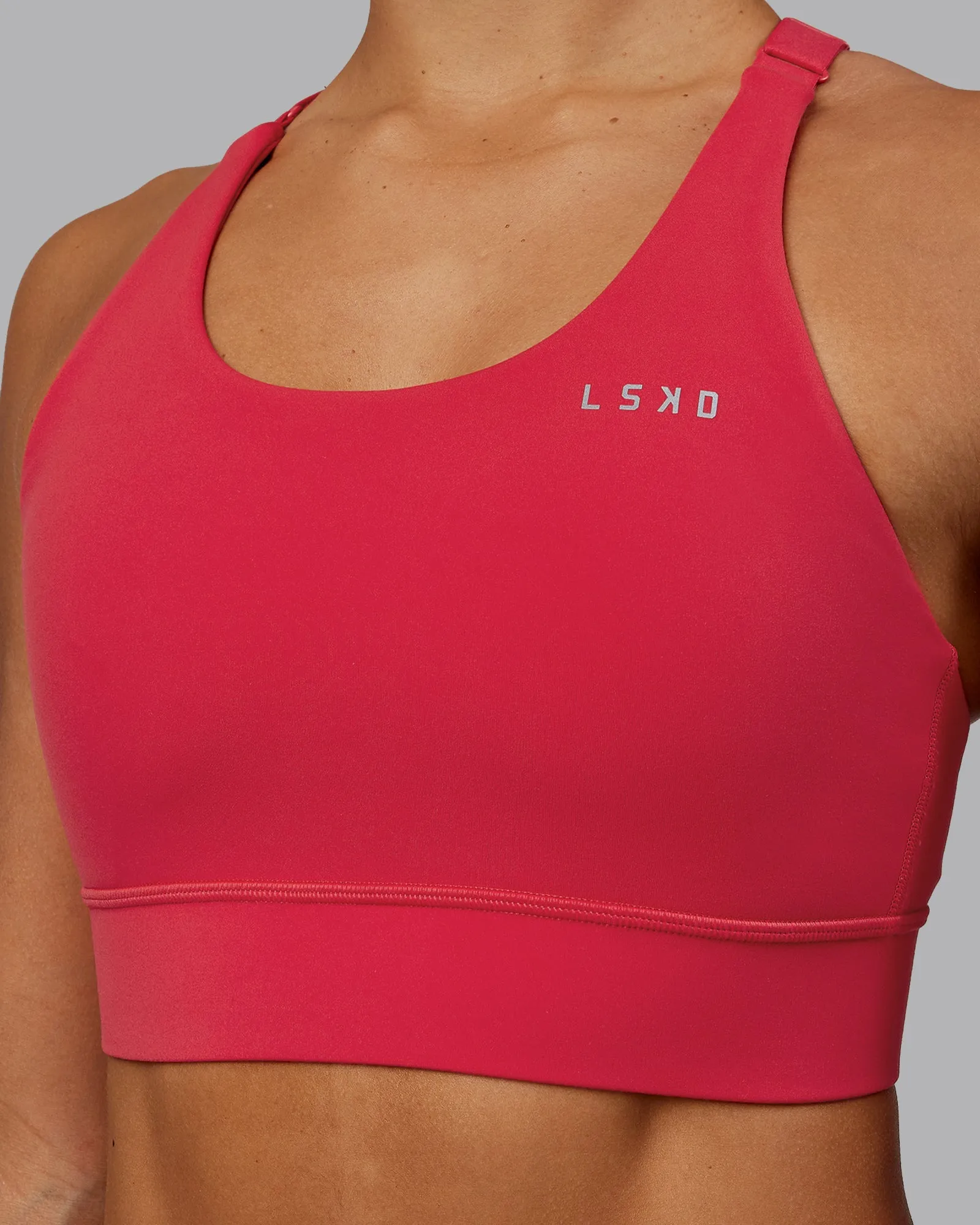 Accelerate Sports Bra - Scarlet