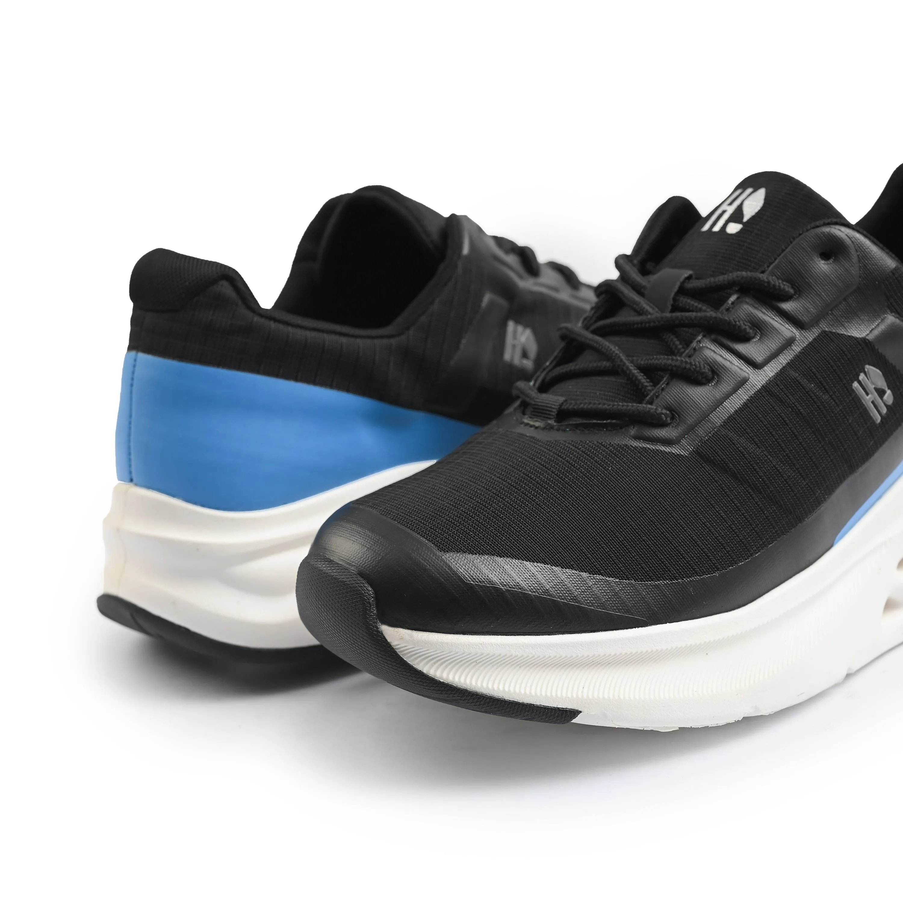 AIR COOLED LIGHTWEIGHT SOLE TRAINER