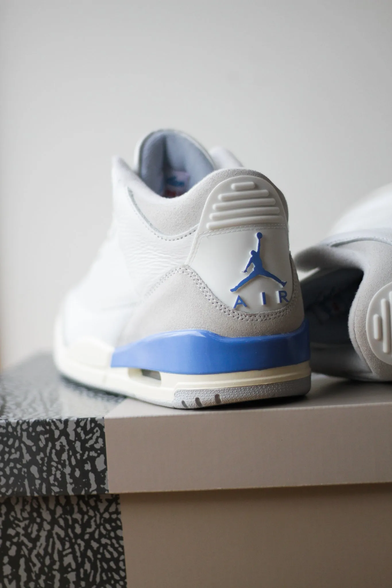 AIR JORDAN 3 RETRO "SUMMIT WHITE/HYDROGEN BLUE-LEGEND BLUE"