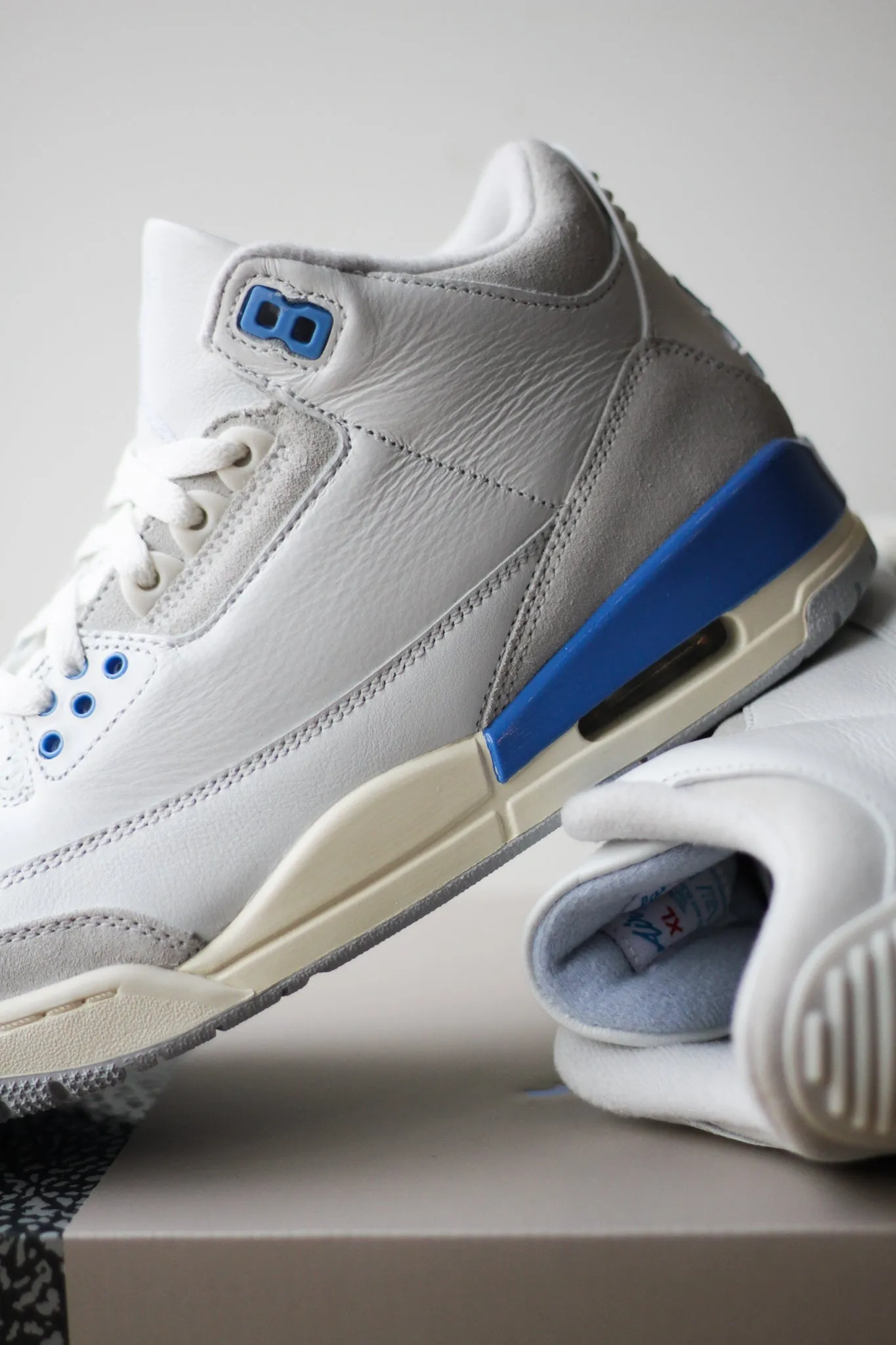 AIR JORDAN 3 RETRO "SUMMIT WHITE/HYDROGEN BLUE-LEGEND BLUE"