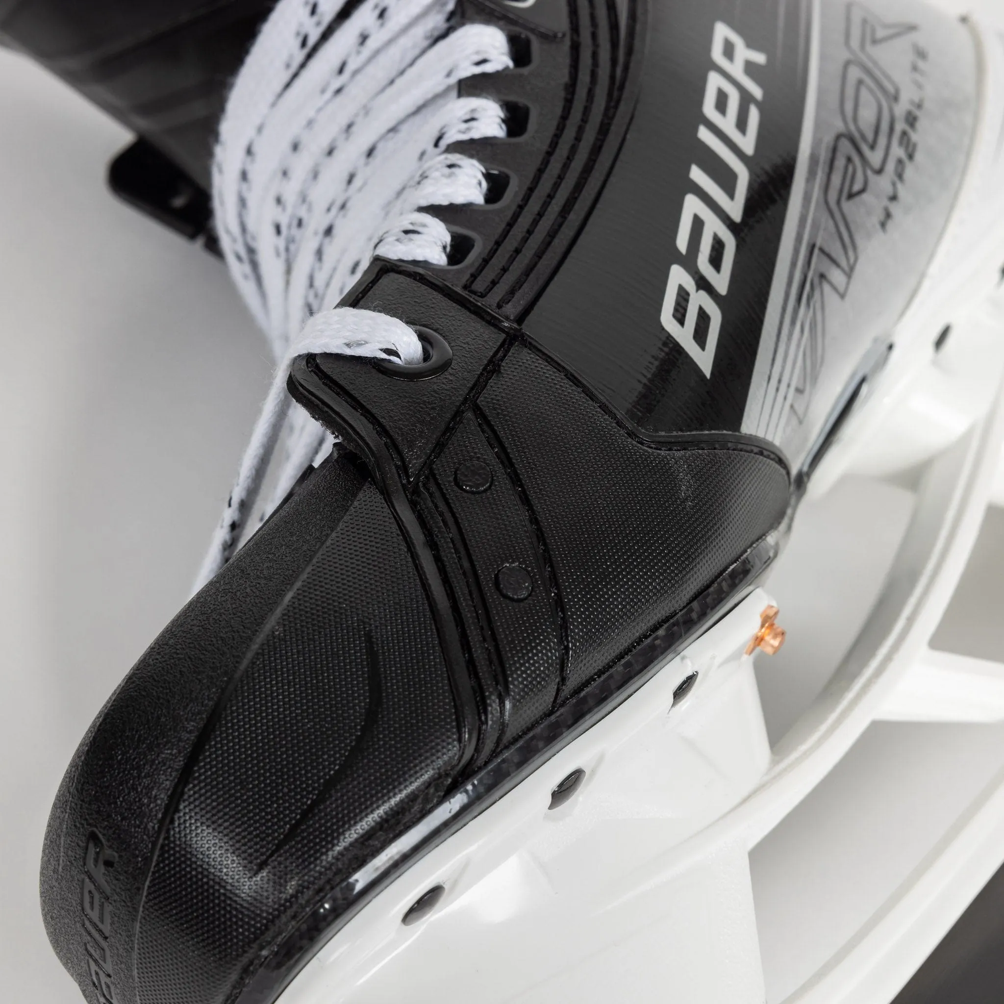 Bauer Vapor HyperLite 2 Intermediate Hockey Skates