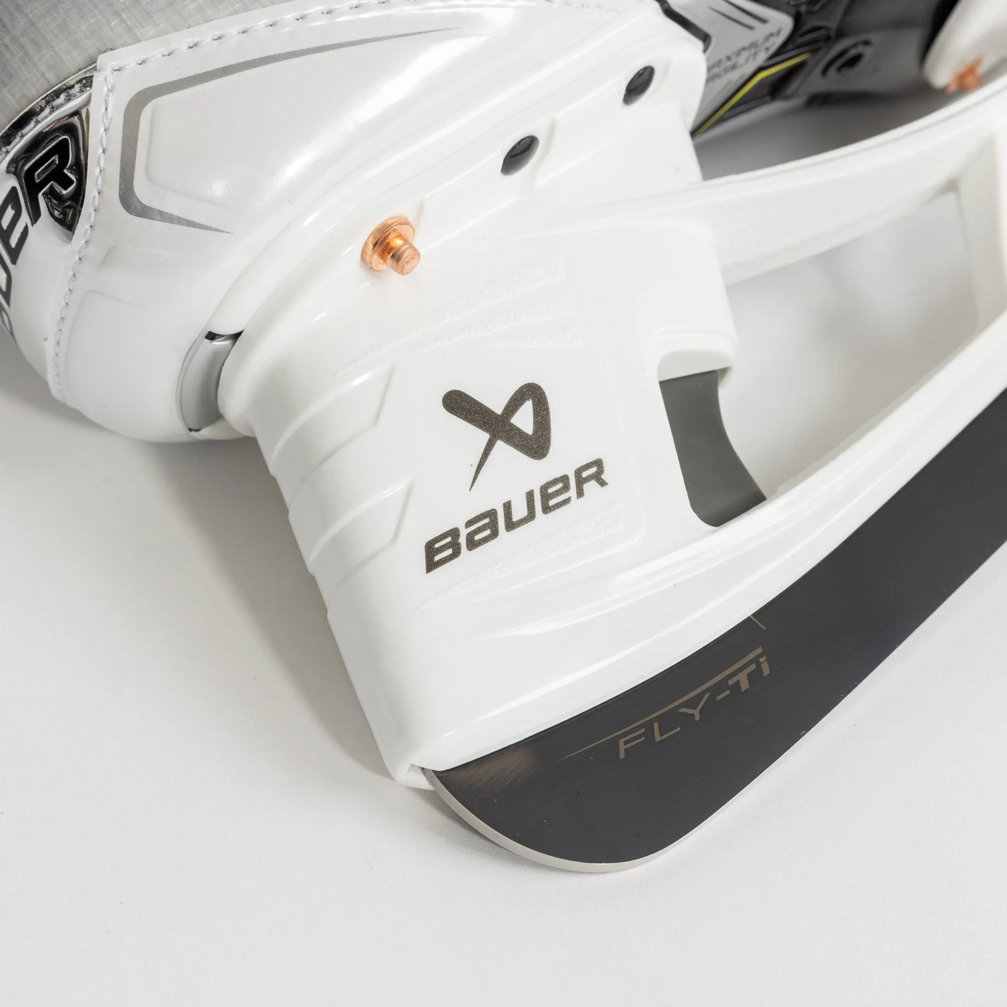 Bauer Vapor HyperLite 2 Intermediate Hockey Skates