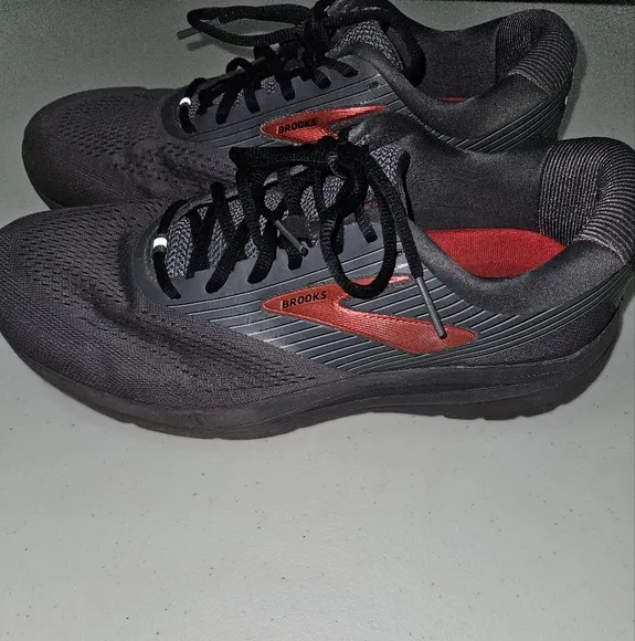 Brooks Addiction 14 size 12 Extra Wide