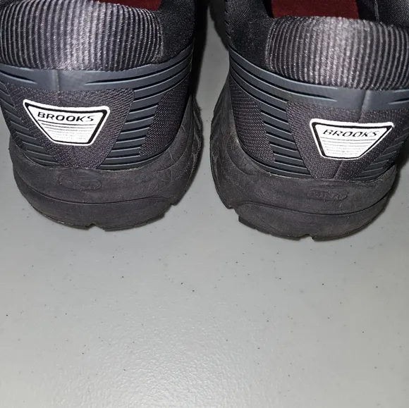 Brooks Addiction 14 size 12 Extra Wide