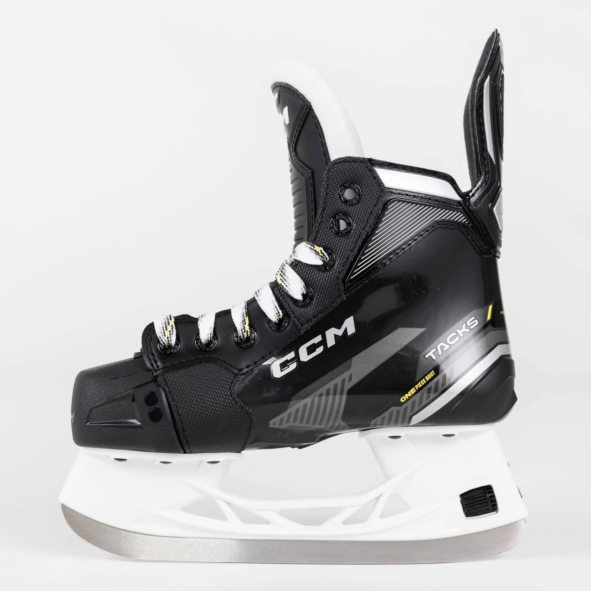 CCM Tacks AS570 Junior Hockey Skates