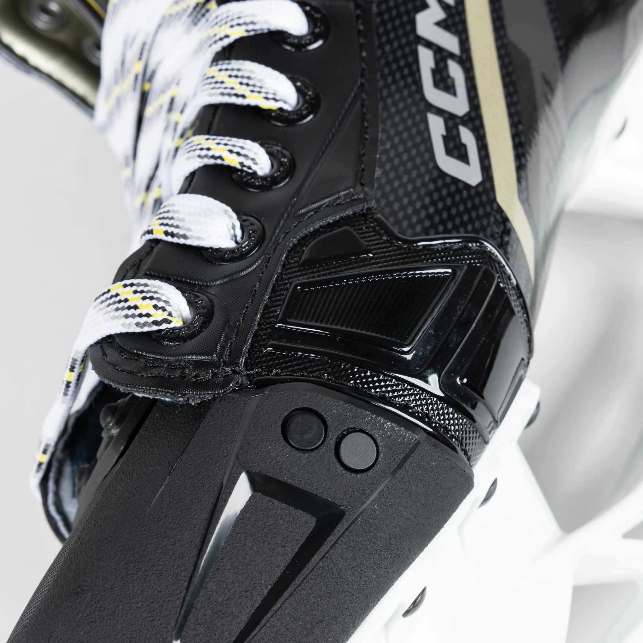CCM Tacks AS590 Intermediate Hockey Skates