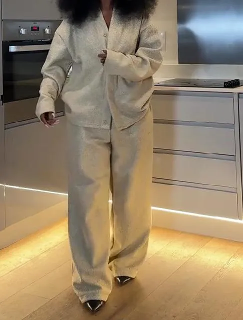 Comfortable two-piece sports suit
