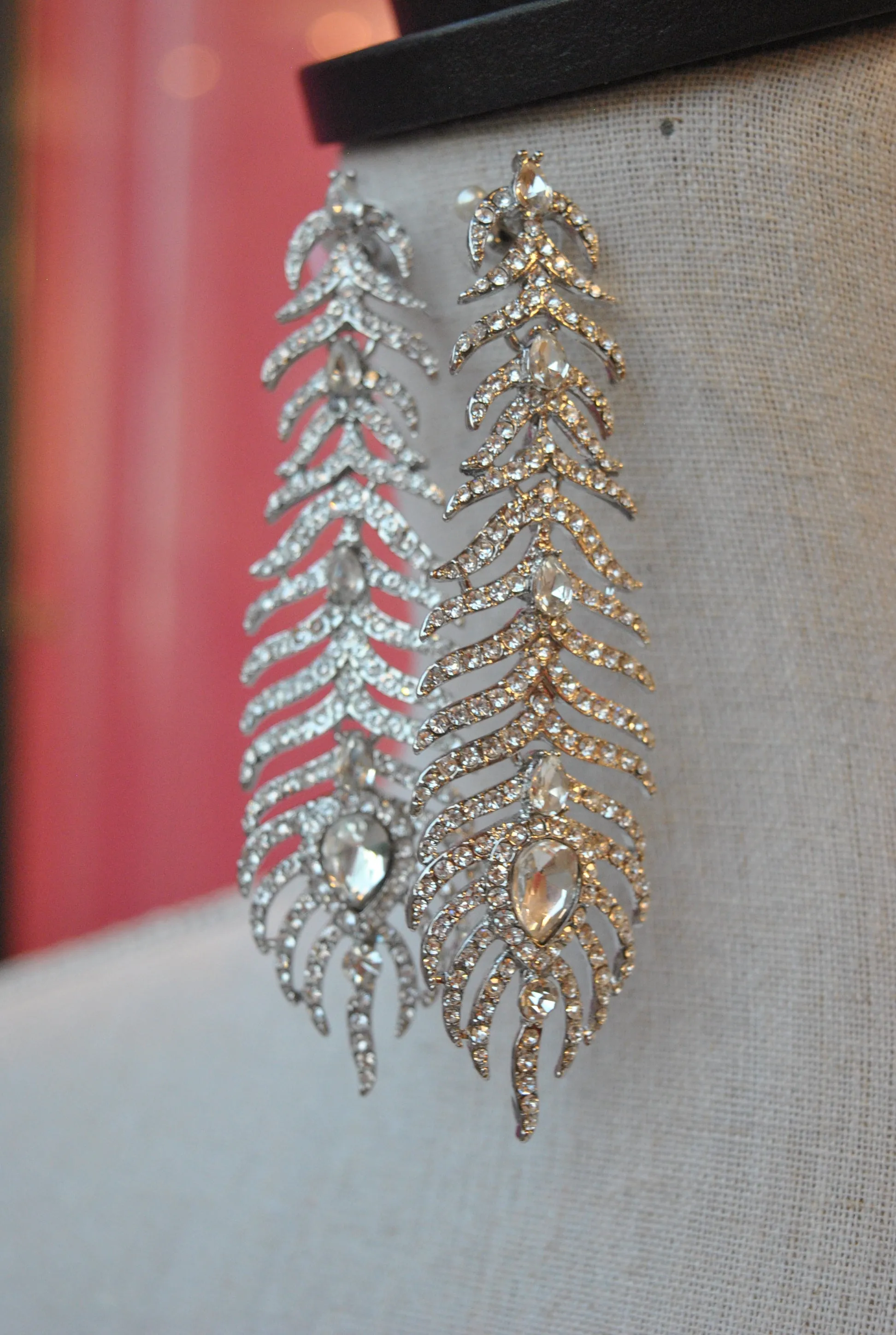 FASHION COLLECTION - CLEAR CRYSTALS STATEMENT EARRINGS