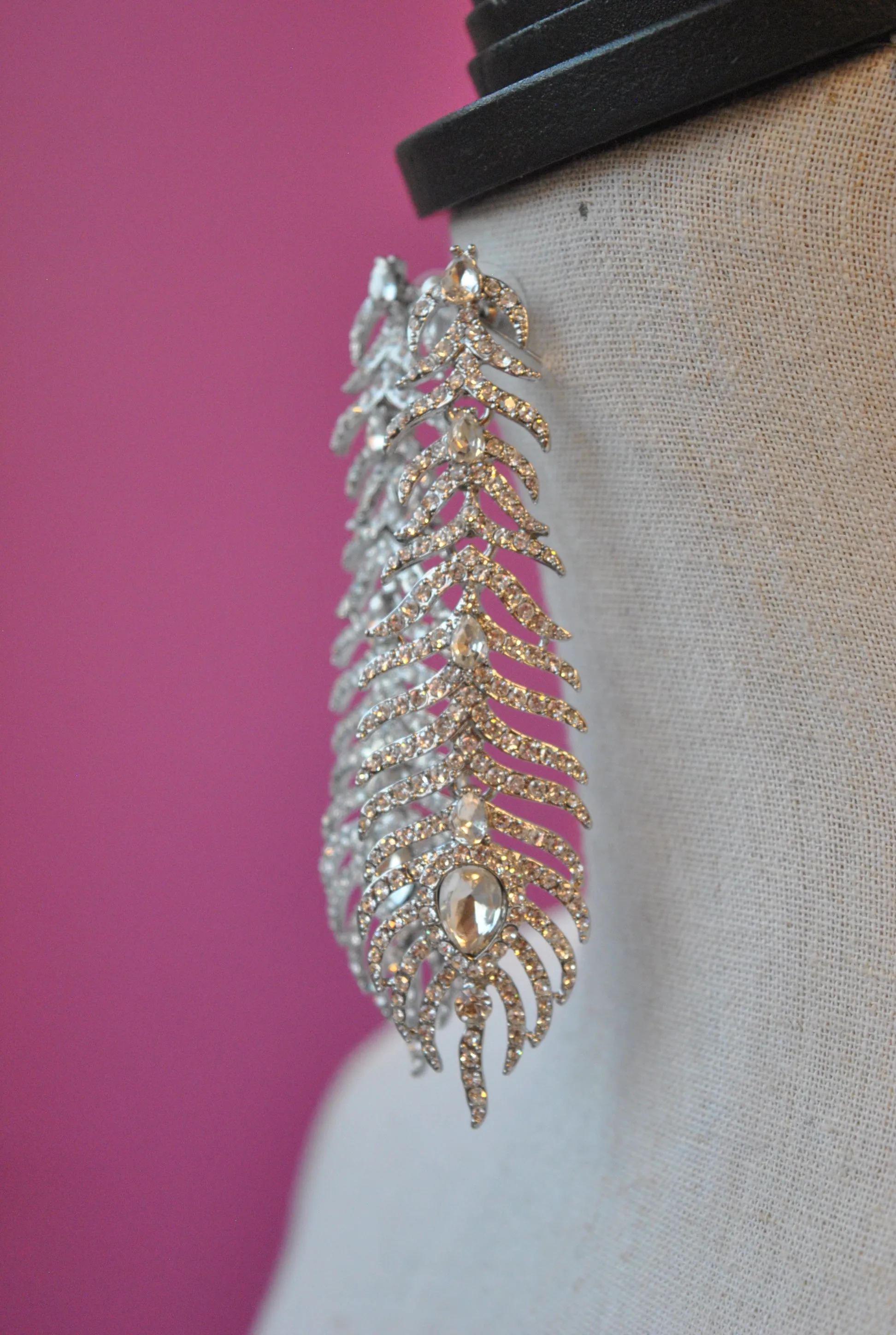 FASHION COLLECTION - CLEAR CRYSTALS STATEMENT EARRINGS