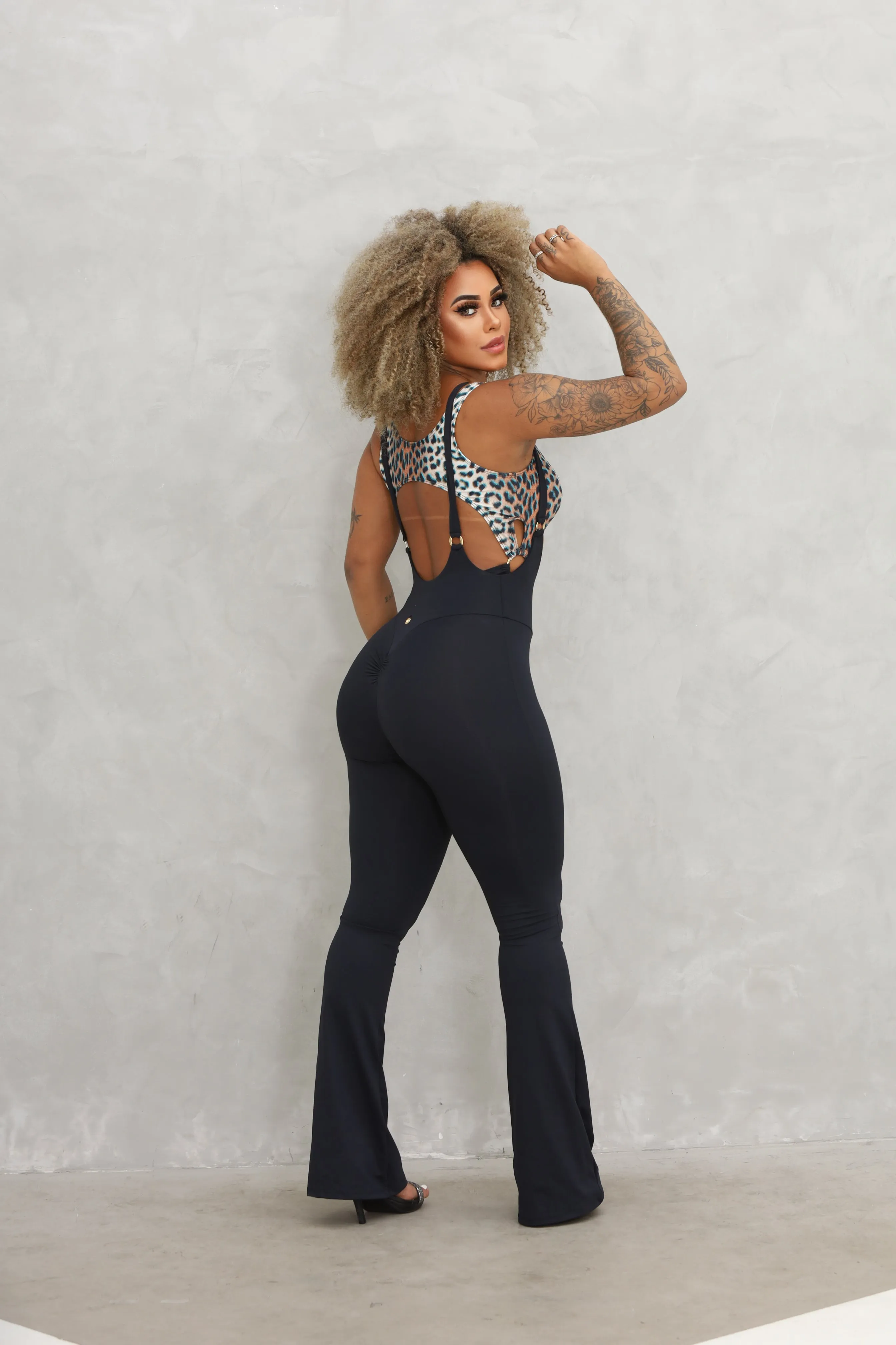Leggings with suspenders