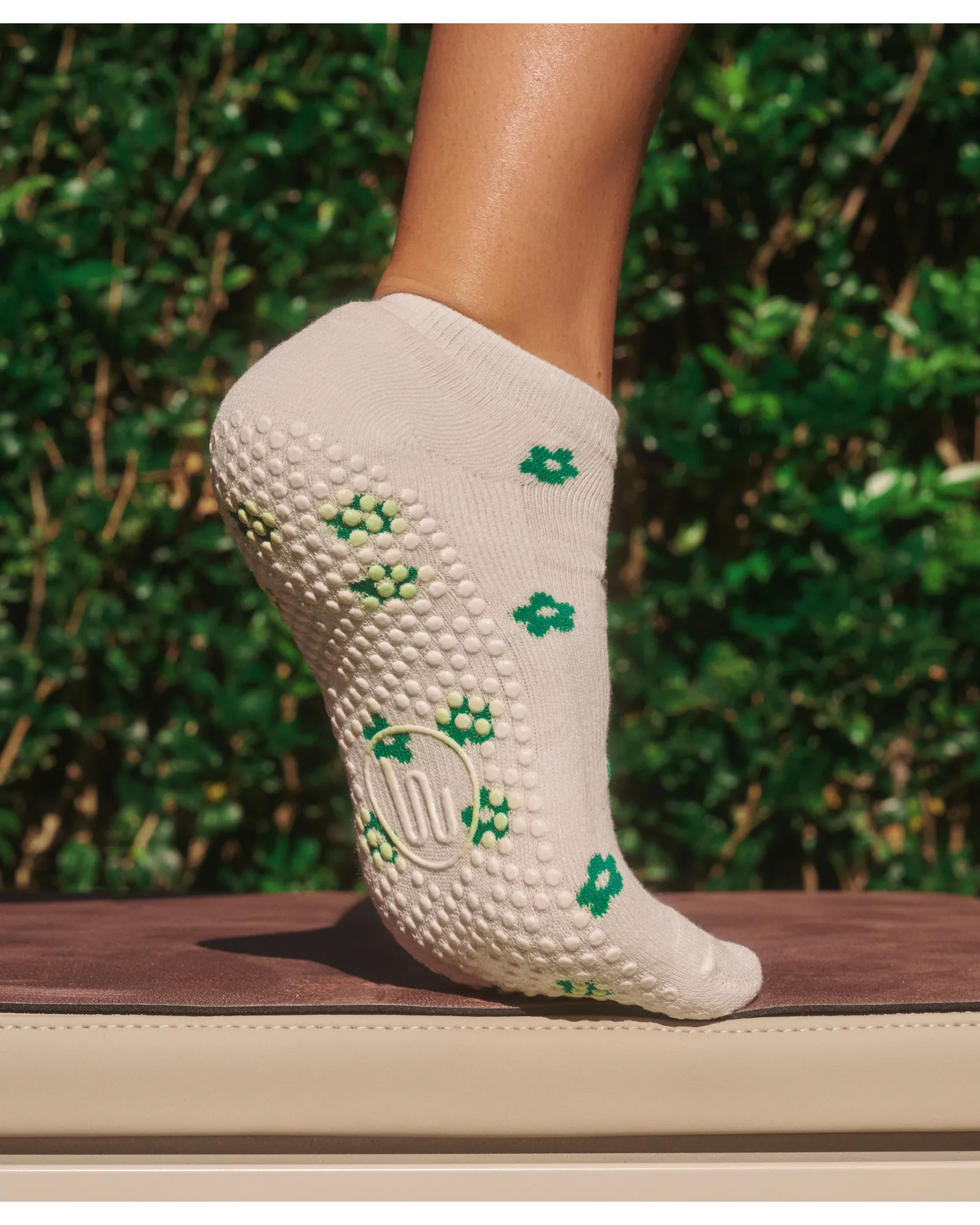 Move Active Classic Low Rise Grip Socks - Petite Bloom