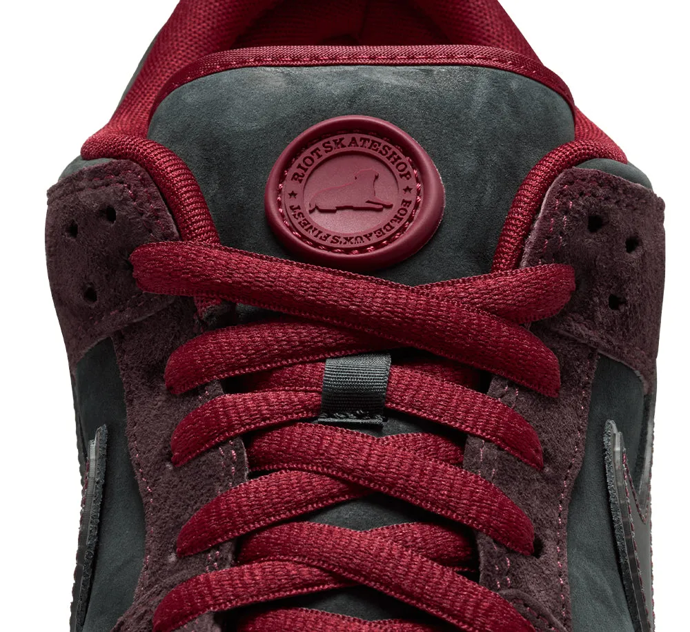 Nike SB Dunk Low Pro X Riot Skateshop QS