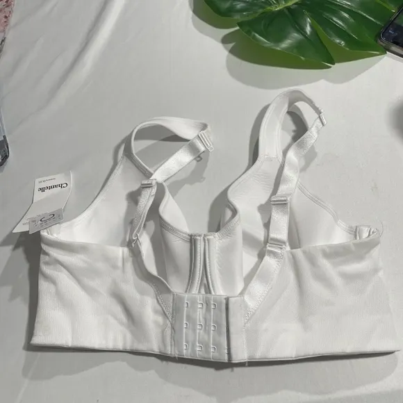 NWT $74‎ Chantelle [ 36C ] High Impact Convertible Sports Bra in White