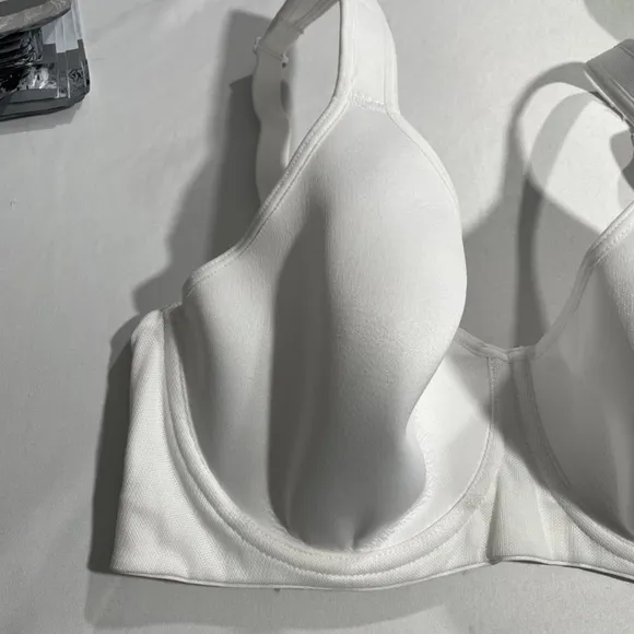NWT $74‎ Chantelle [ 36C ] High Impact Convertible Sports Bra in White