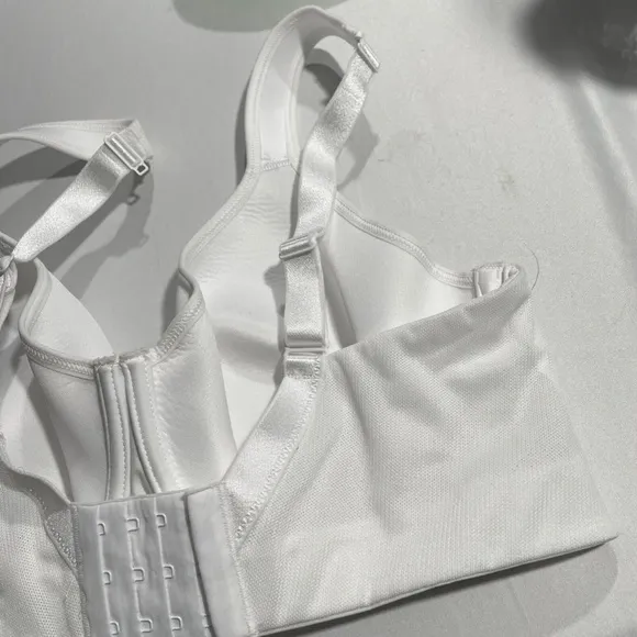 NWT $74‎ Chantelle [ 36C ] High Impact Convertible Sports Bra in White
