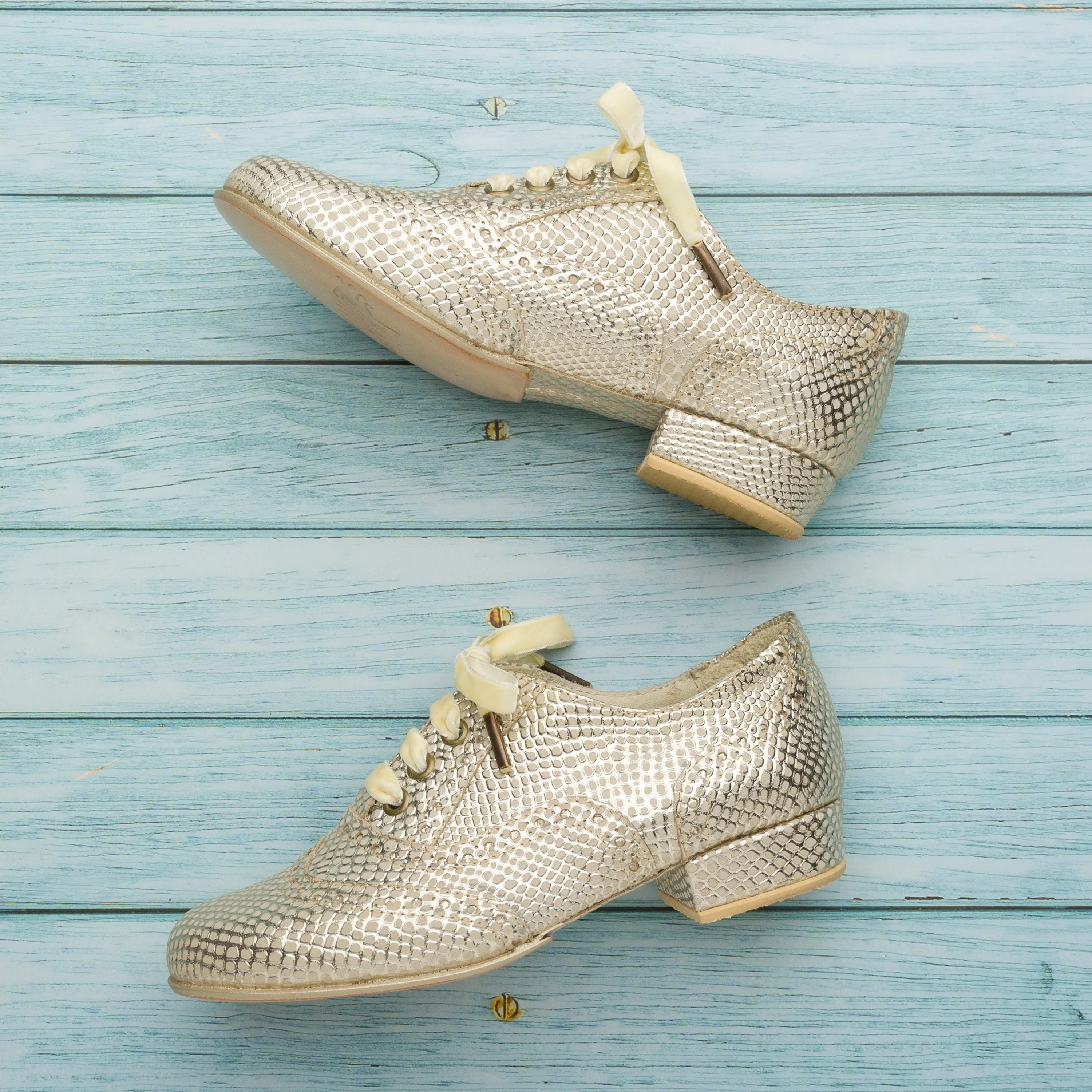 Oxford Curvy / Embossed Champagne