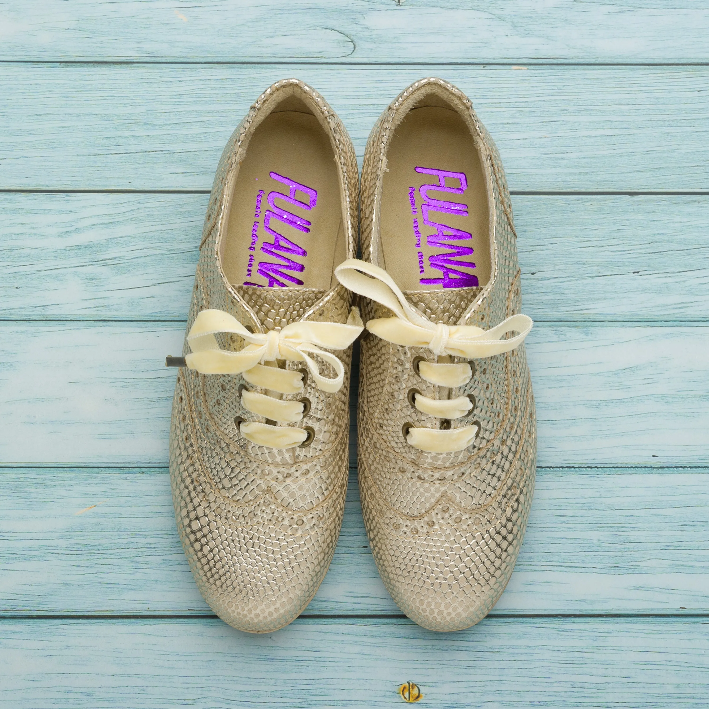 Oxford Curvy / Embossed Champagne