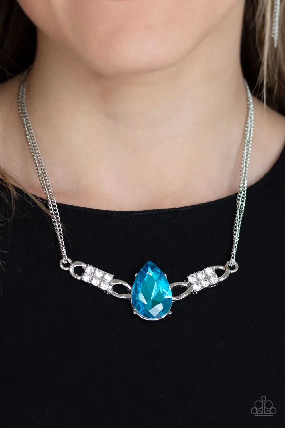 Paparazzi - Way To Make An Entrance - Blue Necklace