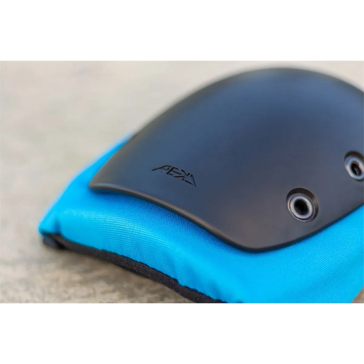 REKD Skateboard Skate Scooter BMX Ramp Knee Pads - Black / Blue