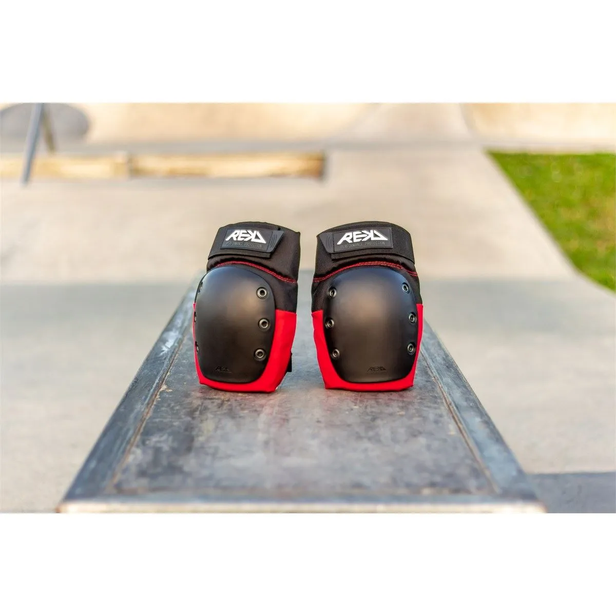 REKD Skateboard Skate Scooter BMX Ramp Knee Pads - Black / Red