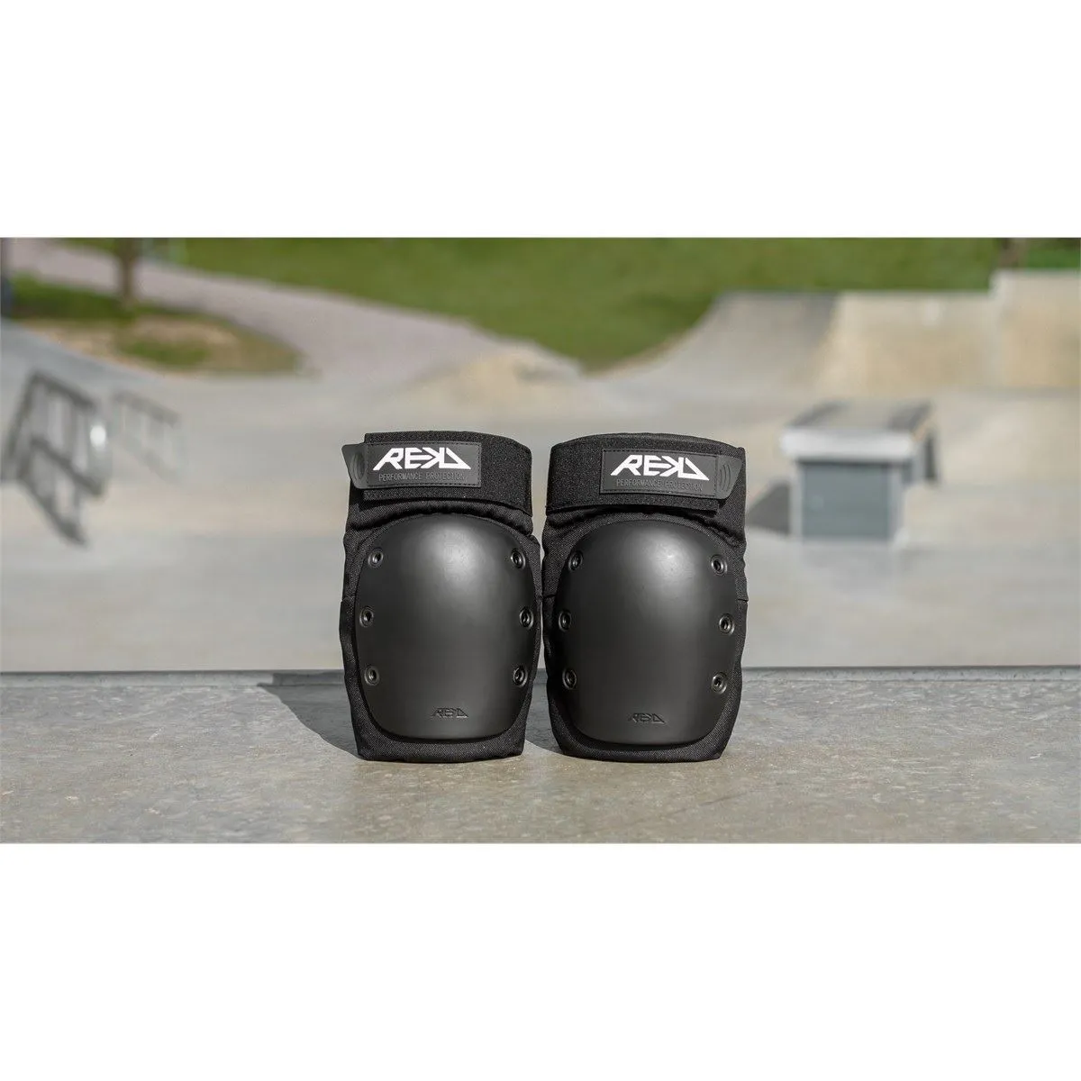 REKD Skateboard Skate Scooter BMX Ramp Knee Pads - Black