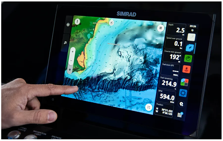 Simrad NSX 3007 (7 Inch) with Active Imaging 3-1 and CMap Discover X