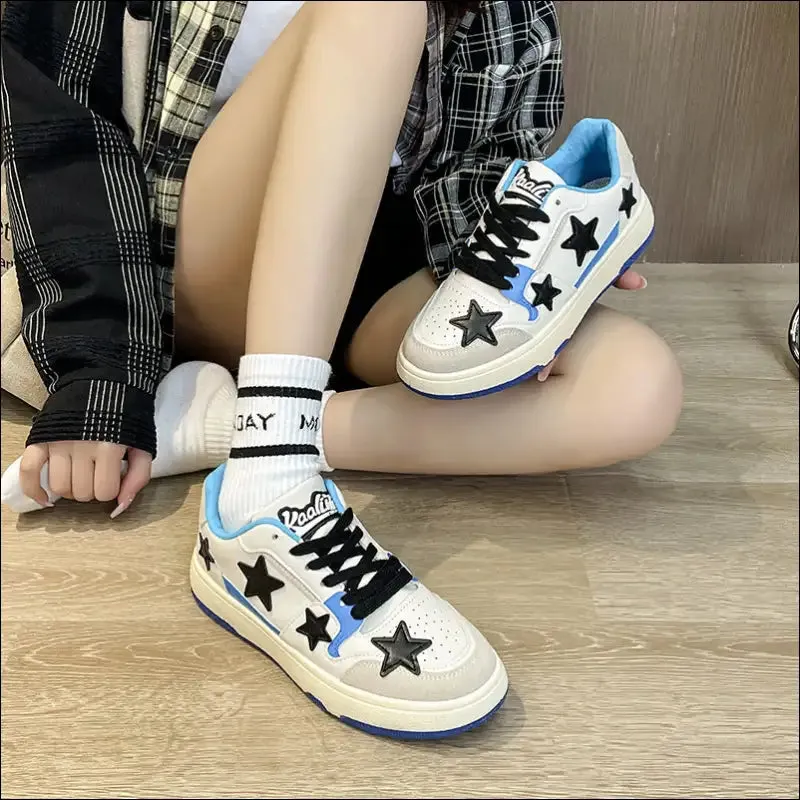 Trendy Contrast Star Round Toe Athletic Sneakers