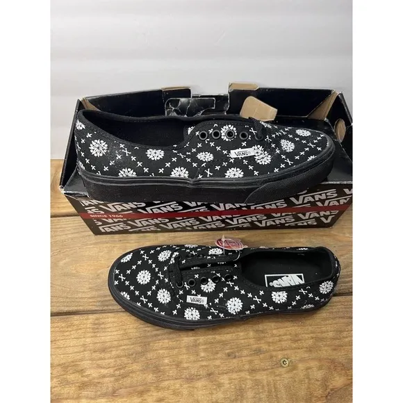 Vans Off The Wall Skate Shoes Authentic Black And White Men's 7 Women's 8.5
