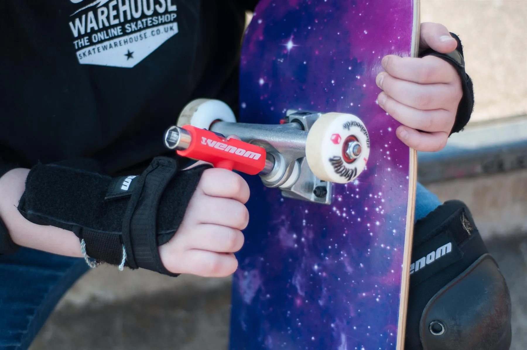 Venom Skateboards T Tool - Red